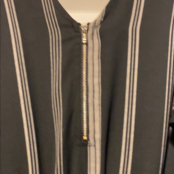 Cold-shoulder wide-leg romper - Picture 5 of 5